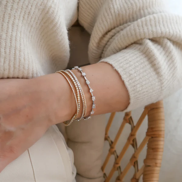 Diamond ring 14kt white or yellow gold V-shape